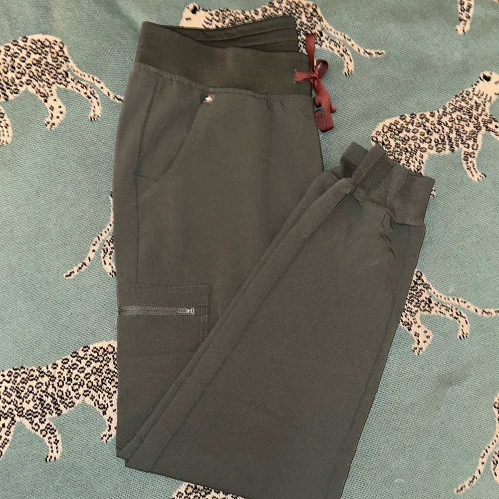 Figs Joggers Size M